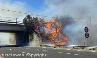 Incendio sulla Superstrada