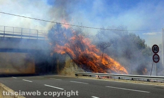 Incendio sulla Superstrada