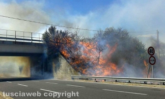 Incendio sulla Superstrada
