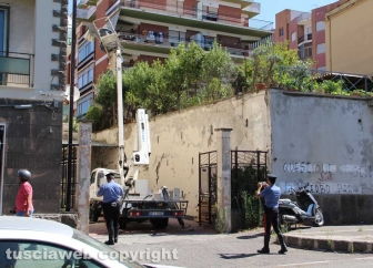 Operaio cade mentre lavora, è grave