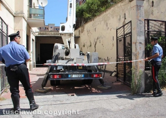 Operaio cade mentre lavora, è grave
