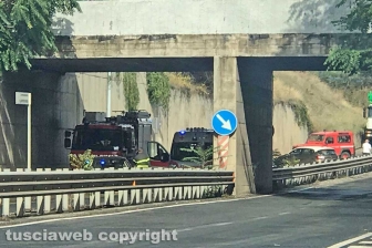 Viterbo - Scontro tra due auto sul Semianello