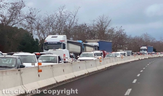 Viterbo - Incidente sulla superstrada, 4 veicoli coinvolti e traffico in tilt