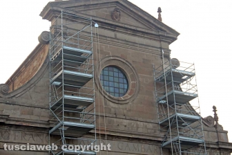 Viterbo - La cattedrale e le impalcature