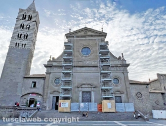 Viterbo - La cattedrale e le impalcature