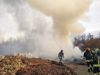 Fabrica di Roma - Incendio all'isola ecologica