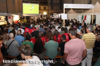 Italia sconfitta da Germania - In piazza l\'amarezza dei tifosi