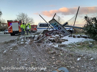 Jeep sbanda e si ribalta