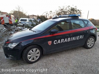 Jeep sbanda e si ribalta