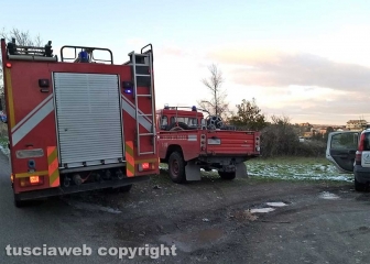 Jeep sbanda e si ribalta