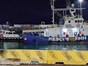 Civitavecchia - La ong Aita Mari alla banchina 16 del porto con 31 immigrati salvati