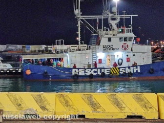 Civitavecchia - La ong Aita Mari alla banchina 16 del porto con 31 immigrati salvati