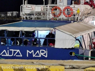 Civitavecchia - La ong Aita Mari alla banchina 16 del porto con 31 immigrati salvati
