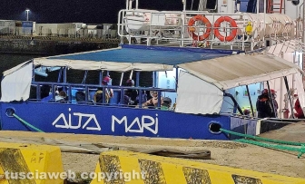 Civitavecchia - La ong Aita Mari alla banchina 16 del porto con 31 immigrati salvati