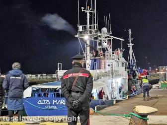 Civitavecchia - La ong Aita Mari alla banchina 16 del porto con 31 immigrati salvati