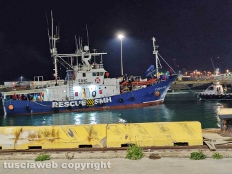 Civitavecchia - La ong Aita Mari alla banchina 16 del porto con 31 immigrati salvati