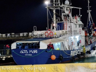 Civitavecchia - La ong Aita Mari alla banchina 16 del porto con 31 immigrati salvati