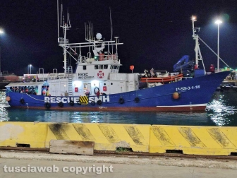 Civitavecchia - La ong Aita Mari alla banchina 16 del porto con 31 immigrati salvati