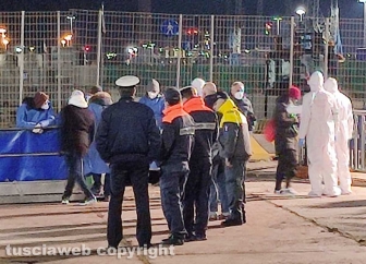 Civitavecchia - La ong Aita Mari alla banchina 16 del porto con 31 immigrati salvati