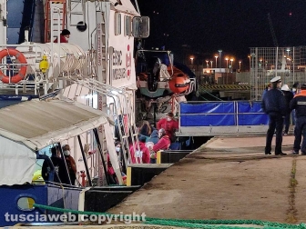 Civitavecchia - La ong Aita Mari alla banchina 16 del porto con 31 immigrati salvati