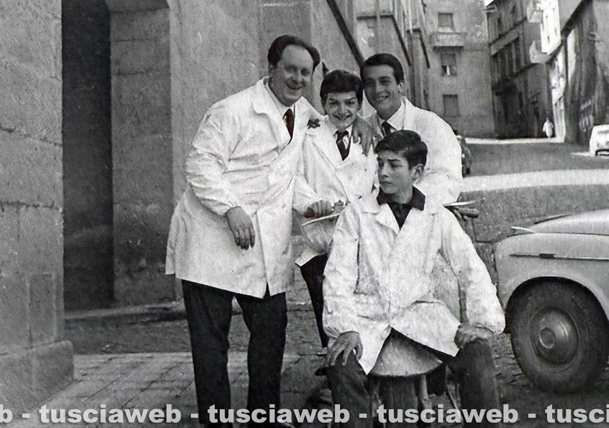 Viterbo - La barberia di San Faustino - Fausto Braconcini con i suoi collaboratori