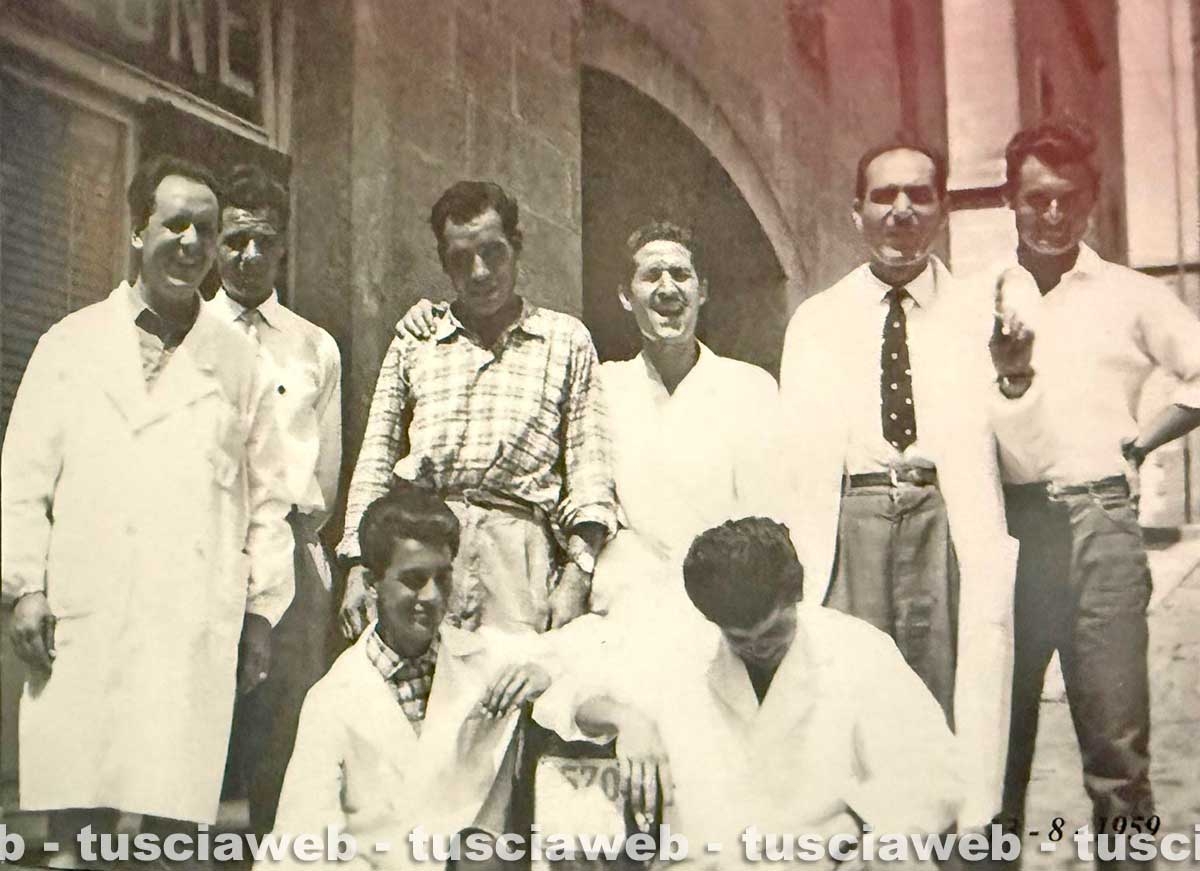 Viterbo - La barberia di San Faustino - Fausto Braconcini con i suoi collaboratori