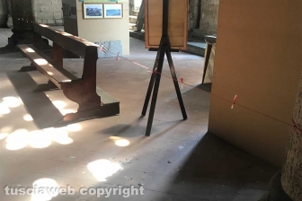 La basilica di Tuscania ridotta a piccionaia
