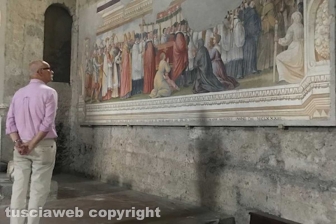 La basilica di Tuscania ridotta a piccionaia