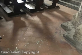 La basilica di Tuscania ridotta a piccionaia