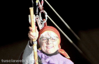 Viterbo - La Befana 115 in volo a piazza della Rocca