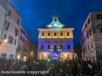 Civita Castellana - Il palazzo comunale in piazza Matteotti di notte