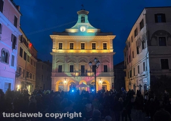 Civita Castellana - Il palazzo comunale in piazza Matteotti di notte