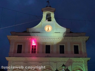 Civita Castellana - Il palazzo comunale in piazza Matteotti di notte