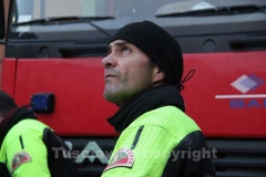 I vigili del fuoco durante l\'organizzazione della discesa della befana