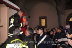 La distribuzione delle calzette ai bambini