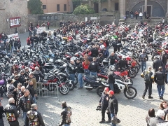 Viterbo - l raduno dei motociclisti a piazza San Lorenzo