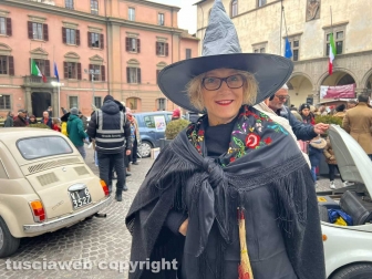 Viterbo - La calza della Befana più lunga del mondo