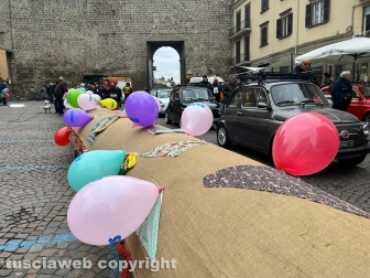Viterbo - La calza della Befana più lunga del mondo