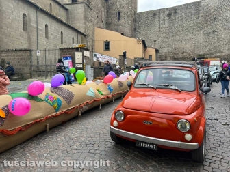 Viterbo - La calza della Befana più lunga del mondo
