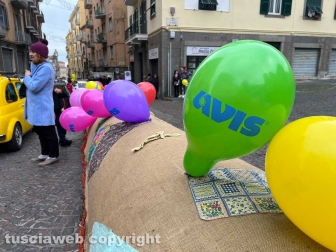 Viterbo - La calza della Befana più lunga del mondo