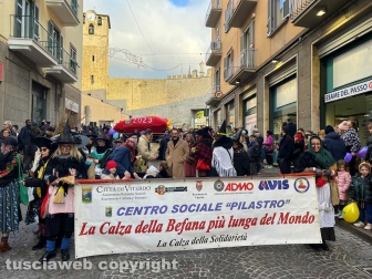 Viterbo - La calza della Befana più lunga del mondo