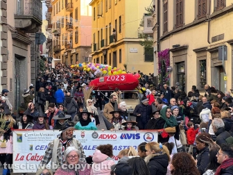 Viterbo - La calza della Befana più lunga del mondo