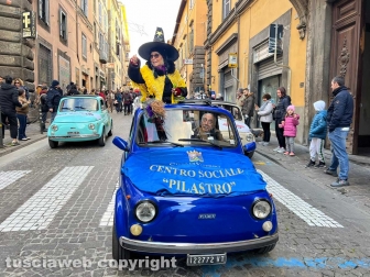 Viterbo - La calza della Befana più lunga del mondo