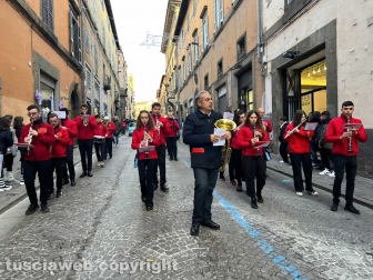 Viterbo - La calza della Befana più lunga del mondo