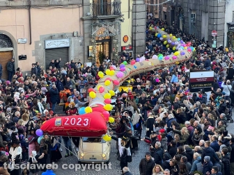 Viterbo - La calza della Befana più lunga del mondo