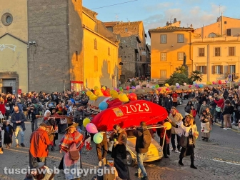 Viterbo - La calza della Befana più lunga del mondo