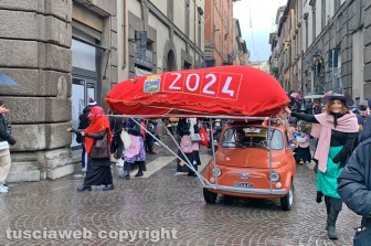 Viterbo - La calza della Befana più lunga del mondo - Edizione 2024