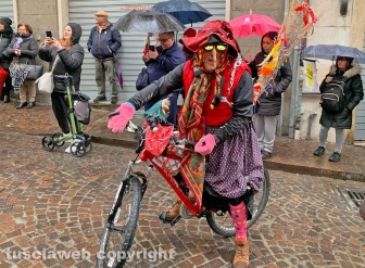 Viterbo - La calza della Befana più lunga del mondo - Edizione 2024
