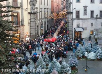 Viterbo - La calza della Befana più lunga del mondo - Edizione 2026