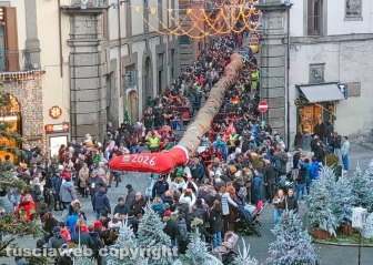 Viterbo - La calza della Befana più lunga del mondo - Edizione 2026